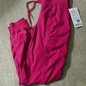Lululemon dance studio jogger NWT size 6 passionate